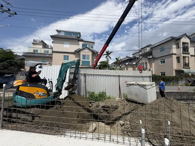新建住宅預鑄化糞池開挖吊放